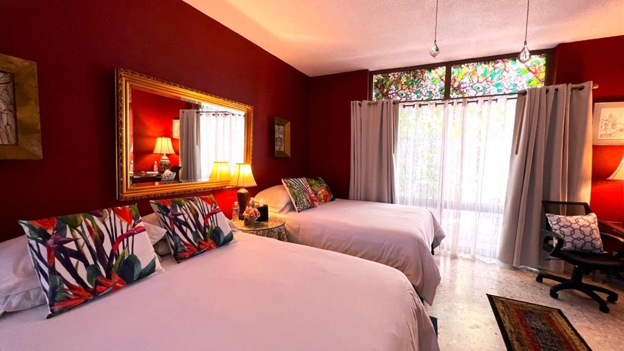 Dickinson Guest House, Guadalajara Expo Buitenkant foto